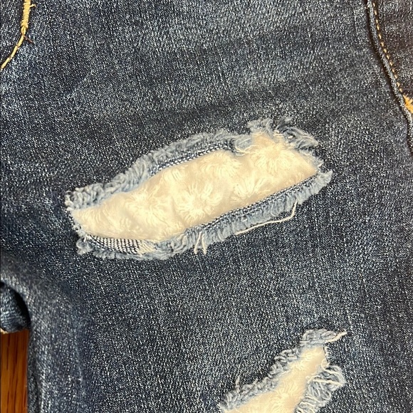 Distressed Denim Jeans - Picture 3 of 4